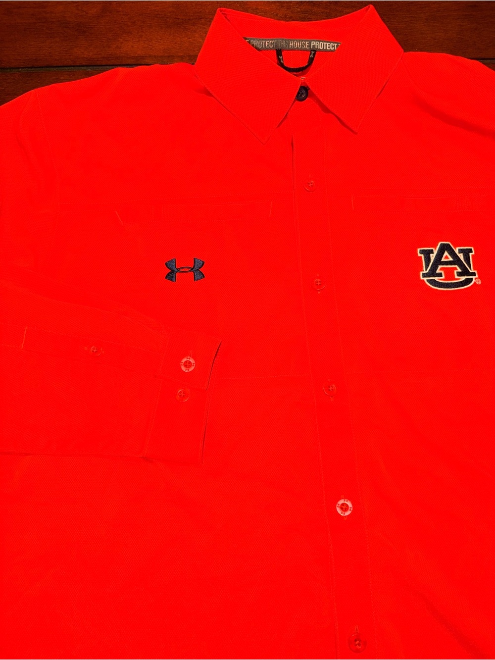 VTG Under Armour Auburn Tigers HeatGear Long Sleeve Button Down Fishing Shirt S
